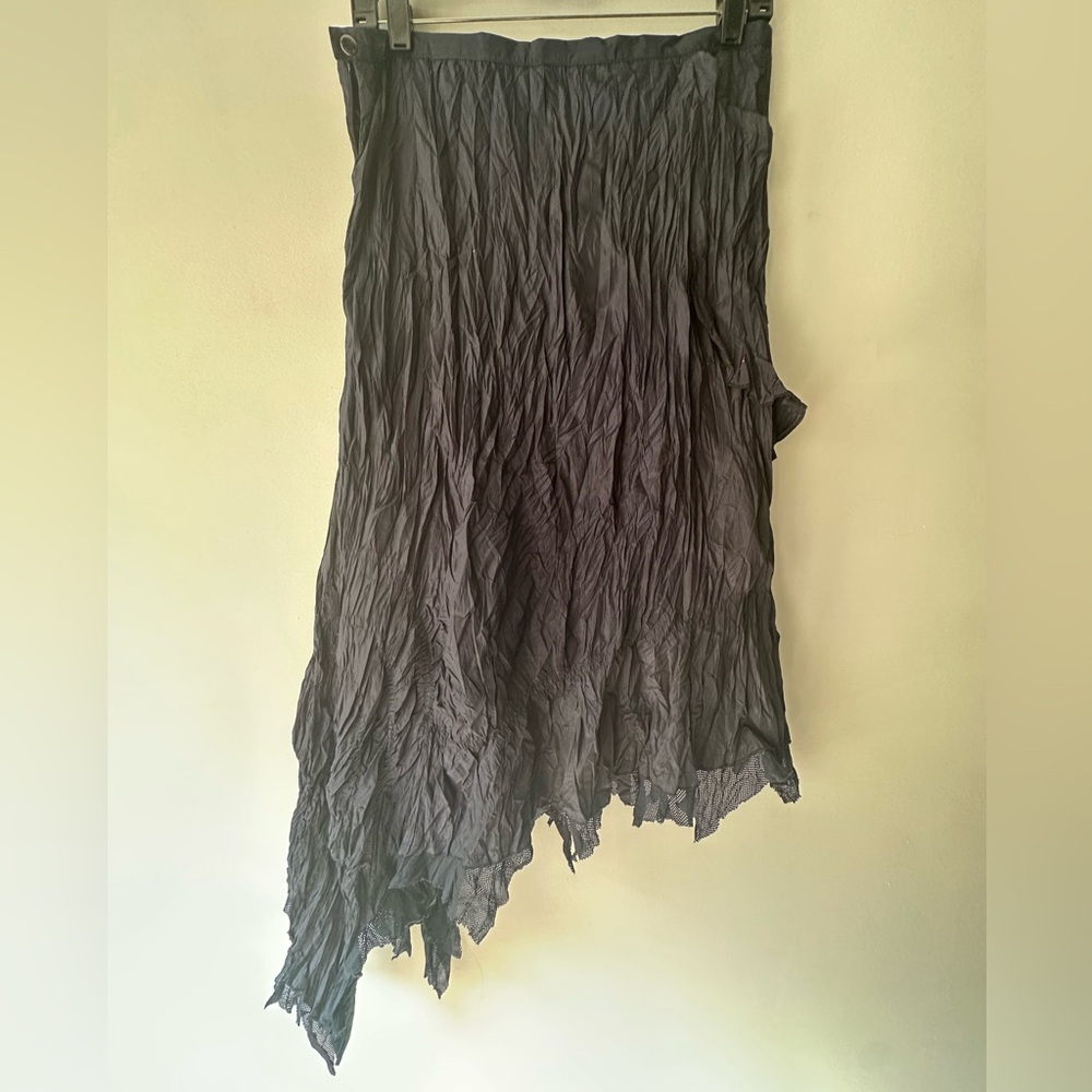 HAZEL Asymmetric Crikle Midi Skirt- size M